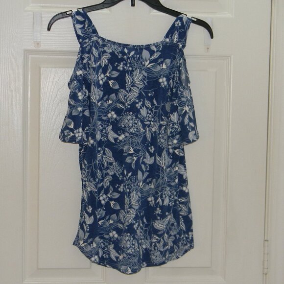Espresso Los Angeles Blue White Print Cold Shoulder Top Womans Small NWT - Picture 6 of 6